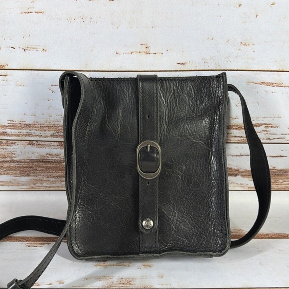 Patricia Nash Handbags - Patricia Nash Venezia Black Leather Pouch Crossbody Bag Tan Interior – Used